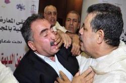 بالصور.. برلماني مغربي يعض صوابع زميله في مشاجرة بسبب الإخوان