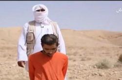 بالصور | داعش يعدم جندى مسيحى دهسا بالدبابة