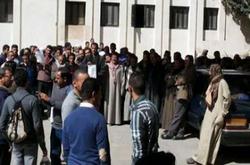 السماح ببناء كنيسة قرية الجلاء لكن بشرط أن تكون بلا منارة أو أجراس وبإرتفاع 12 مترا فقط! 1 جلسة عرفية جديدة برعاية رسمية تقضى ببناء كنيسة الجلاء مقابل تنازل الاقباط عن خسائرهم .. و بشرط : بلا منارة او اجراس