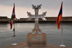 بالصور| لبنان تضع صليباً في قاع البحر المتوسط إحياءاً للذكرى المئوية للإبادة الأرمنية