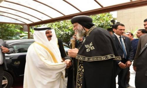 ملك البحرين يعزي البابا تواضروس في ضحايا الهجوم الإرهابي بالمنيا