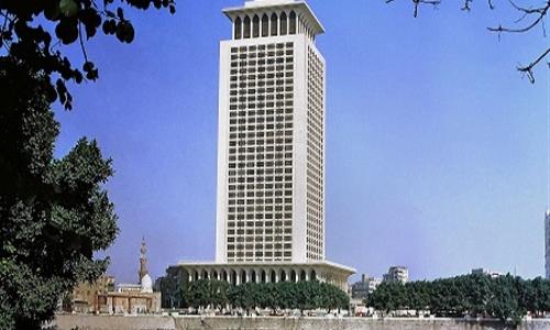 «الخارجية» تنفي اتهام سفير مصر في برلين بالاختلاس