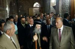 بالصور.. الأنبا بيشوي يستقبل المحافظ وقيادات الدقهلية بالبراري