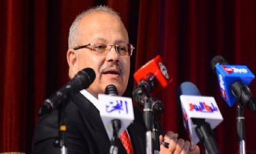 رئيس جامعة القاهرة يهنئ الأقباط.. ويؤكد عدم وجود امتحانات يوم 7 يناير