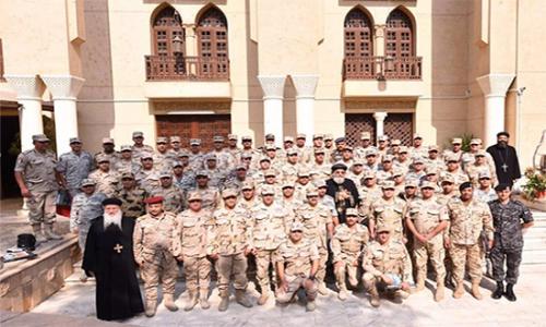 بالصور.. البابا يلتقي بطلبة كلية الأركان والقادة