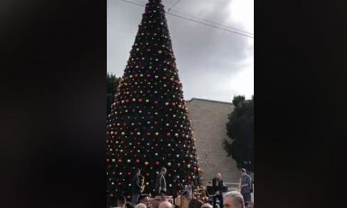 بالفيديو | احتفالات الفلسطينيين بالكريسماس والميلاد تزين الشوارع