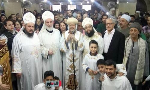 بالصور | الأنبا مرقس يدشن أوانى المذبح بكنيسة مارمينا وأبى سيفين منطى