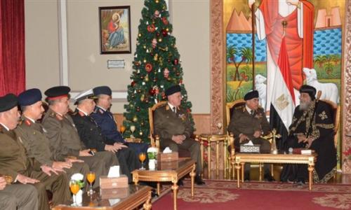 وزير الدفاع مهنئا البابا تواضروس بعيد القيامة: نعتز بمواقفكم الوطنية
