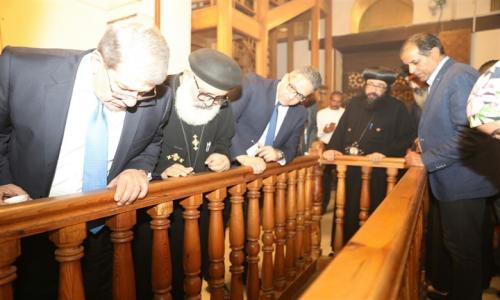 بالصور | نائب صندوق النقد الدولي يزور مجمع الأديان بمصر القديمة