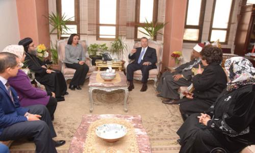 الأنبا أسطفانوس يستقبل رئيس القومي للمرأة