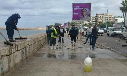 للمرة الثانية.. مجهولون يسكبون الزيت على كورنيش الإسكندرية- صور