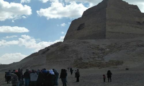 بالصور.. فوج سياحي من نادي الزهور يزور دير مؤسس الرهبنة ببوش