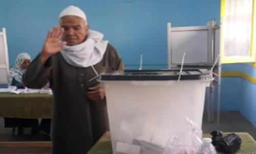 مسن في أسوان: أتمنى السيسي يحكم 500 سنة