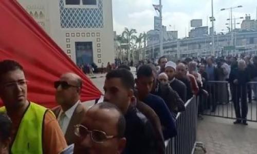 طوابير الناخبين أمام محطة مصر فى اليوم الثانى للاستفتاء