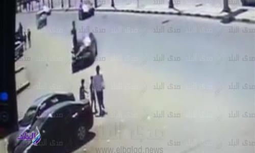 حادث مأساوي.. طالب متهور يدهس 3 أشخاص بسيارته بينهم طفلان في الفيوم