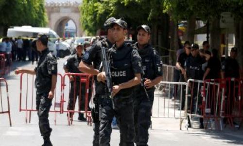 الأمن التونسى يطارد مهربين على الحدود الليبية ويضبط أسلحة تركية
