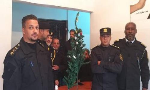 القبض على شجرة كريسماس!.. بقلم محمد أمين