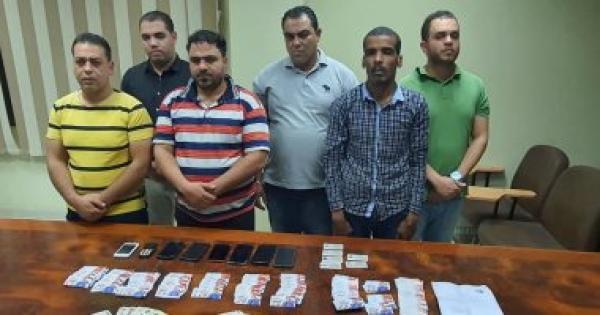 فضيحة تورط المرشحة مى محمود في توزيع رشاوى انتخابية بدائرة المنتزه.. فيديو
