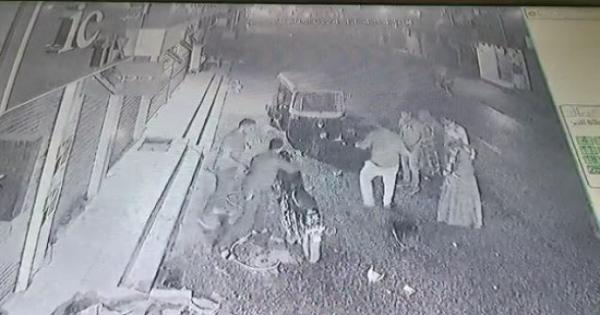 فيديو .. طفل مصري يسقط من الطابق الثالث والعناية الإلهية تنقذه بدراجة نارية