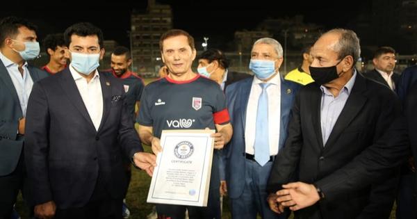 صور..مصر تدخل موسوعة جينيس بأكبر لاعب كرة قدم في العالم