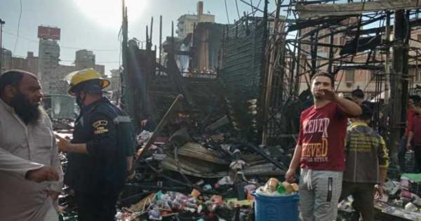 صور.. حريق هائل يدمر أكشاك ومحال بسوق محطة مصر بالإسكندرية