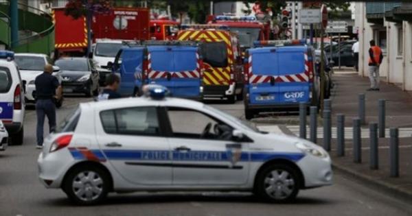 عاجل | بعد ساعات من حادث نيس.. اعتقال شخص كان يخطط لتنفيذ هجوم على كنيسة قرب باريس
