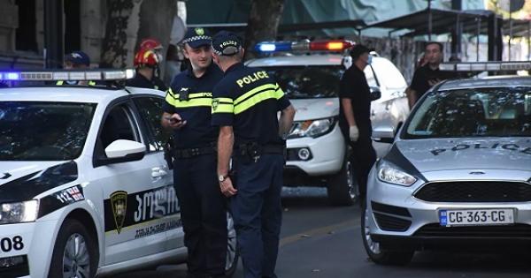 جورجيا... مسلحون يحتجزون رهائن داخل بنك يطالبون بمبلغ 500 ألف دولار