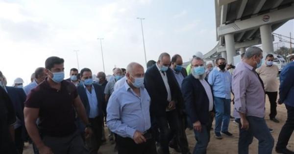 سينقل 500 ألف راكب يوميا.. وزير النقل: القطار الكهربائي LRT شريان تنمية جديد في قلب المدن الجديدة سينقل 500 ألف راكب يوميا.. وزير النقل: القطار الكهربائي LRT شريان تنمية جديد في قلب المدن الجديدة
