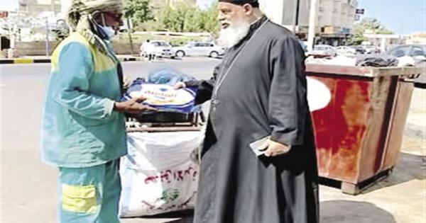مطرانية «الكاثوليك» تحتفل بالمولد النبوى بتوزيع الحلوى والزيارات