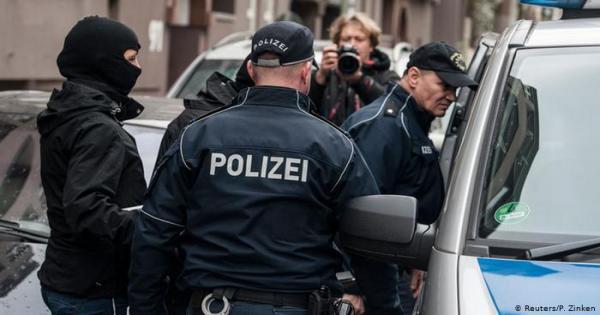 الشرطة النمساوية تعتقل 14 شخصا على صلة بمنفذ هجوم فيينا الشرطة النمساوية تعتقل 14 شخصا على صلة بمنفذ هجوم فيينا