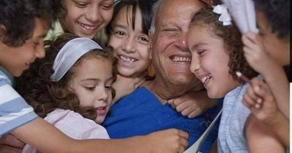 طيار وطبيبة وطفل إثيوبي متبنى .. أبناء وأحفاد مجدي يعقوب وعلاقتهم بالطب