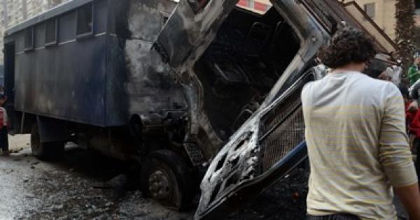 استشهاد مجند وإصابة 19 آخرين إثر انقلاب سيارة أمن مركزى بطريق الواحات الصحراوى