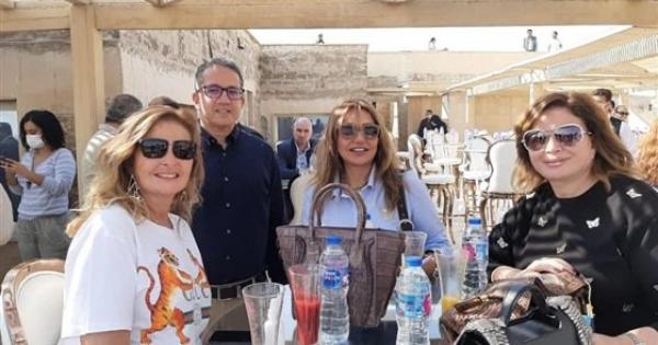 فخورة إني مصرية.. يسرا تنشر صورها في منطقة سقارة بعد الكشف الجديد .. صور