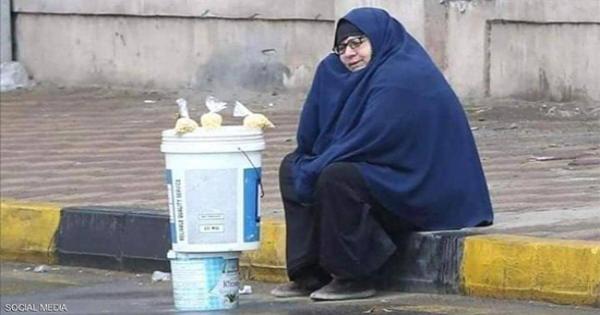 "سيدة المطر".. قصة صورة شغلت المصريين