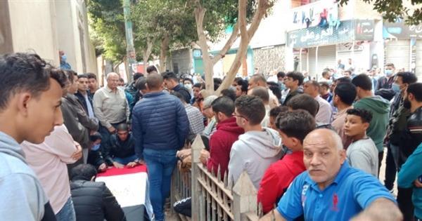 بالصور.. المئات يشيعون جنازة الشهيد ياسر عصر بمسقط رأسه بالقليوبية بالصور.. المئات يشيعون جنازة الشهيد ياسر عصر بمسقط رأسه بالقليوبية