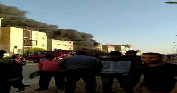 الدفع بـ 12 سيارة إطفاء للسيطرة على حريق مصنع العاشر من رمضان