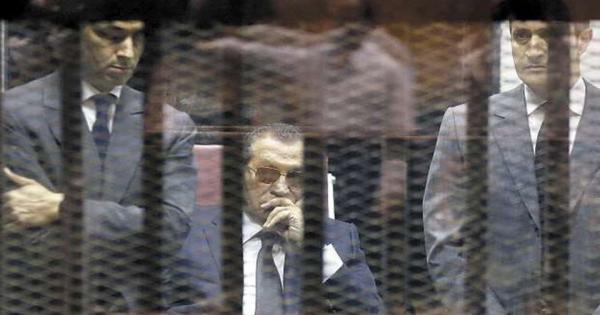 صحيفة بريطانية: 300 مليون دولار في انتظار أسرة مبارك بسويسرا