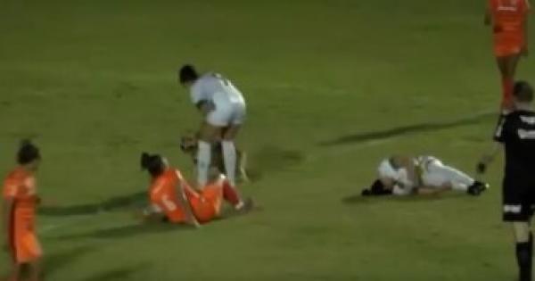 كلب يقتحم ملعب مباراة نسائية بالدورى البرازيلى ويصيب لاعبة .. فيديو