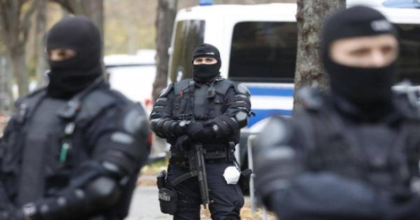 ألمانيا.. قتيلان وإصابات خطيرة في حادث دهس على طريق للمشاة