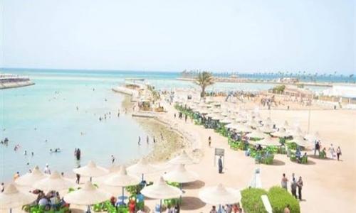 اعتبروها إجازة وخرجوا للبحر.. محافظ البحر الأحمر يقرر غلق الشواطئ أمام المواطنين اعتبروها إجازة وخرجوا للبحر.. محافظ البحر الأحمر يقرر غلق الشواطئ أمام المواطنين