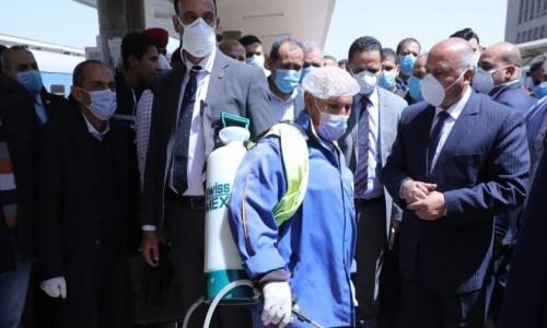 وزير النقل يطالب إدارة المترو بتوزيع كمامات طبية على الركاب مجانا وزير النقل يطالب إدارة المترو بتوزيع كمامات طبية على الركاب مجانا