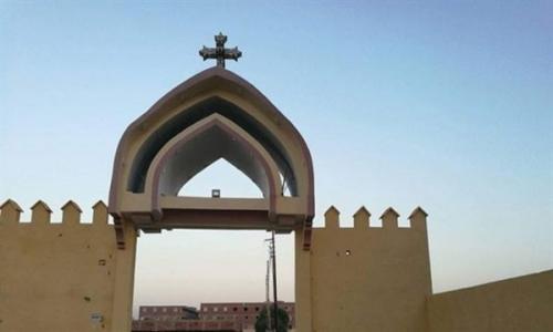 «إيبارشية الأقصر» تنفى إصابة كاهنين بكورونا: الآباء بصحة جيدة
