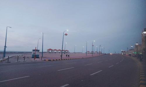شاهد 8 صور ترصد تحول كورنيش الإسكندرية إلى منطقة أشباح