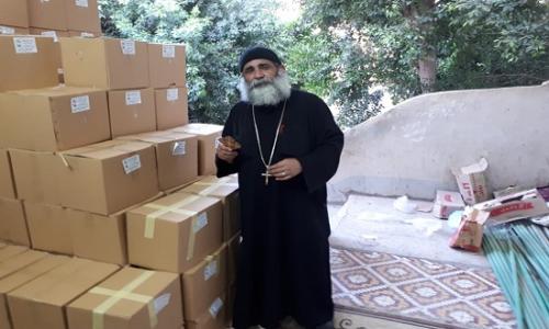 كنيسة الانبا شنودة بقنا توزع كراتين موائد غذائية بمناسبة شهر رمضان .. صور كنيسة الانبا شنودة بقنا توزع كراتين موائد غذائية بمناسبة شهر رمضان .. صور