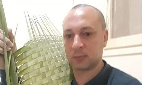 صور نفسه فيديو.. شاب ينتحر شنقا داخل شقته بسبب خلافات أسرية في الغردقة صور نفسه فيديو.. شاب ينتحر شنقا داخل شقته بسبب خلافات أسرية في الغردقة