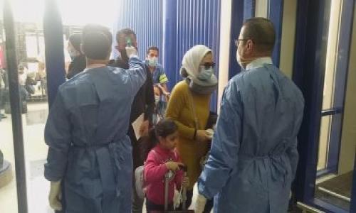 رحلة استثنائية لمصر للطيران تقل 340 من العالقين بأمريكا تصل مرسى علم رحلة استثنائية لمصر للطيران تقل 340 من العالقين بأمريكا تصل مرسى علم