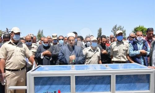 جنازة مهيبة في كفر الدوار لأحد شهداء «بئر العبد» (صور) جنازة مهيبة في كفر الدوار لأحد شهداء «بئر العبد» (صور)