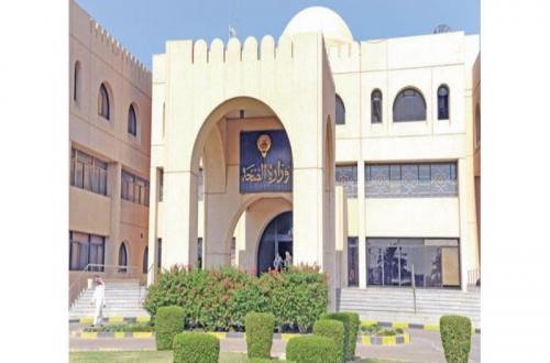 بينهم 129 مصريا.. الكويت تسجل 851 إصابة جديدة بـ فيروس كورونا بينهم 129 مصريا.. الكويت تسجل 851 إصابة جديدة بـ فيروس كورونا