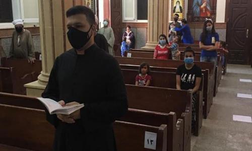 بعد إغلاق شهور .. كنيسة القديس مارمرقس بالجلاوية تشهد حضور عدد من الرعية