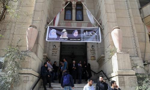 6 حالات وفاة جديدة بكورونا بين الأطباء اليوم.. والحصيلة ترتفع إلى 66 6 حالات وفاة جديدة بكورونا بين الأطباء اليوم.. والحصيلة ترتفع إلى 66